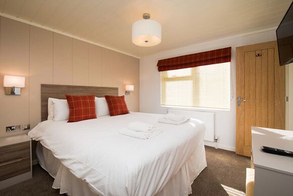 Deluxe 3 Bedroom Lodge, Sleeps 6. With parking, ensuite & decking, Deluxe 3 Lodge, slps 6, parking, ensuite & decking P - Fallbarrow, Bowness-on-Windermere