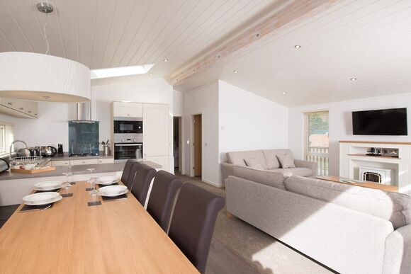 Deluxe 3 Bed Lodge, Slps 6. With parking, ensuite, decking, lake view, Deluxe 3 Bed Lodge, Slps 6. With parking, ensuite, decking, lake view P - Fallbarrow, Bowness-on-Windermere