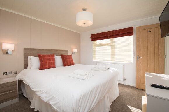 Deluxe 3 Bed Lodge, Slps 6. With parking, ensuite, decking, lake view, Deluxe 3 Bed Lodge, Slps 6. With parking, ensuite, decking, lake view P - Fallbarrow, Bowness-on-Windermere