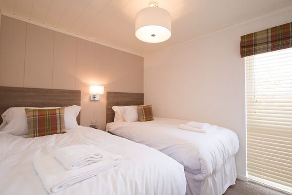 Deluxe 3 Bed Lodge, Slps 6. With parking, ensuite, decking, lake view P, Deluxe 3 Bed Lodge, Slps 6. With parking, ensuite, decking, lake view - Fallbarrow, Bowness-on-Windermere