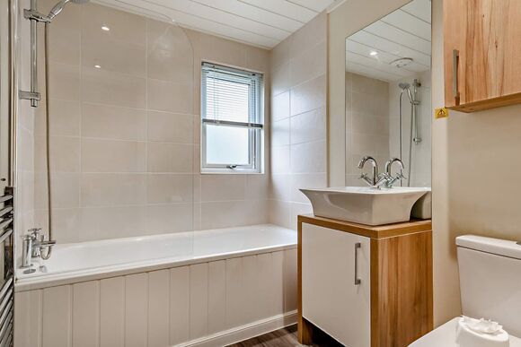 Deluxe 3 Bed Lodge, Slps 6. With parking, ensuite, decking, lake view P, Deluxe 3 Bed Lodge, Slps 6. With parking, ensuite, decking, lake view - Fallbarrow, Bowness-on-Windermere