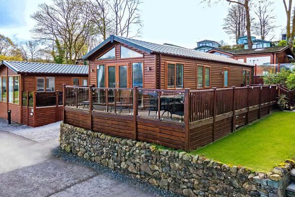 Prestige Lodge with parking, ensuite, decking & lake view - Fallbarrow, Bowness-on-Windermere