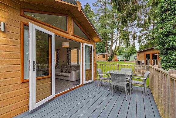 Superior Lodge with parking & decking - Fallbarrow, Bowness-on-Windermere