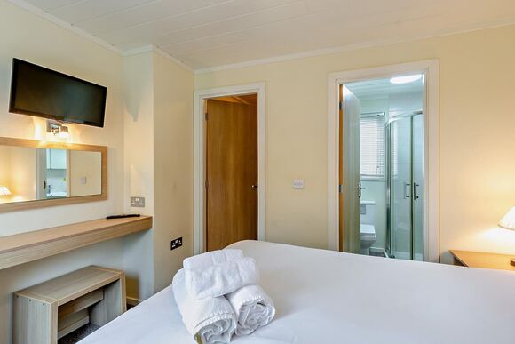 Superior Lodge with parking & decking - Fallbarrow, Bowness-on-Windermere