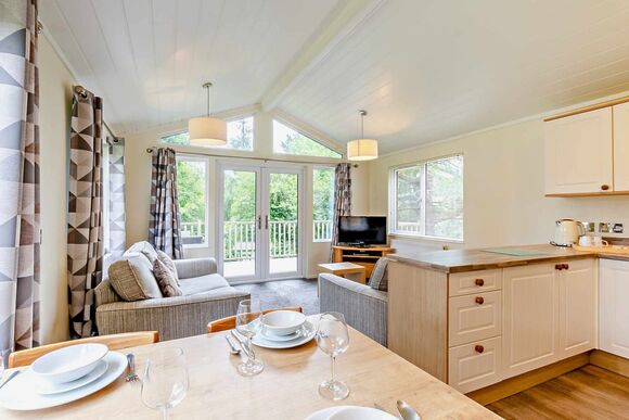 Superior 2 Bedroom Lodge, Sleeps 4. With parking, ensuite & decking, Superior 2 Lodge, slps 4, parking, ensuite & deck P - Fallbarrow, Bowness-on-Windermere