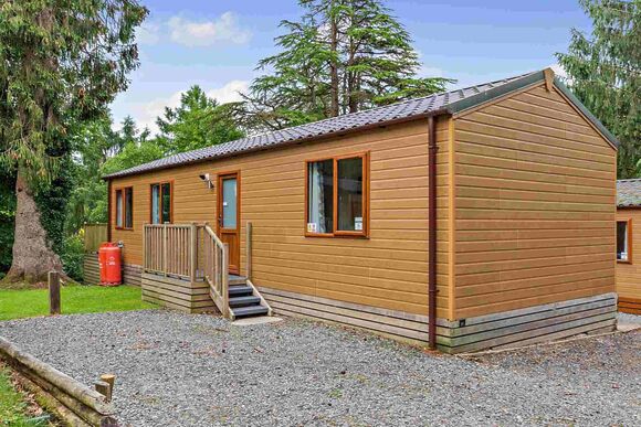 Superior Lodge with parking, ensuite, decking & lake view - Fallbarrow, Bowness-on-Windermere