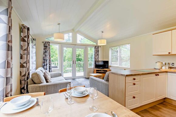 Superior Lodge with parking, ensuite, decking & lake view - Fallbarrow, Bowness-on-Windermere