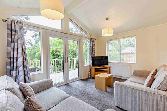 Superior Lodge with parking, ensuite, decking & lake view - Fallbarrow, Bowness-on-Windermere