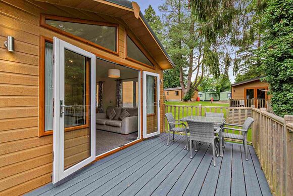 Superior Lodge, parking, ensuite, decking & LV P, Superior Lodge with parking, ensuite, decking & lake view - Fallbarrow, Bowness-on-Windermere