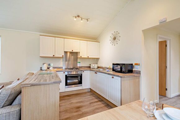Superior Lodge, parking, ensuite, decking & LV P, Superior Lodge with parking, ensuite, decking & lake view - Fallbarrow, Bowness-on-Windermere