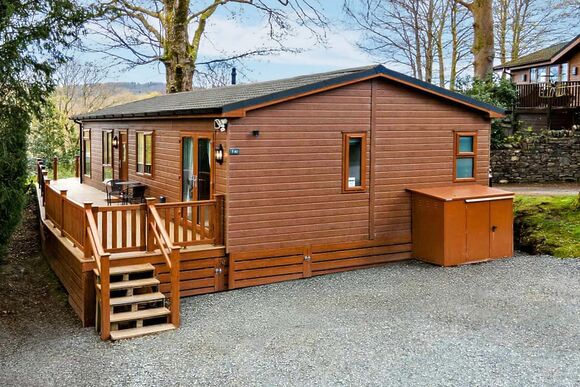 Superior 3 Bedroom Lodge, Sleeps 6. With parking, ensuite decking - Fallbarrow, Bowness-on-Windermere