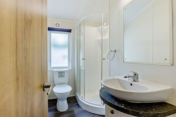 Prestige, Slps 6. Parking ensuite deck lake view P - Fallbarrow, Bowness-on-Windermere