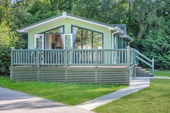 Superior, Slps 4. Parking. Ensuite, deck, hot tub P - Fallbarrow, Bowness-on-Windermere
