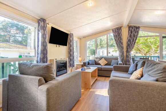 Superior, Slps 4. Parking. Ensuite, deck, hot tub P - Fallbarrow, Bowness-on-Windermere