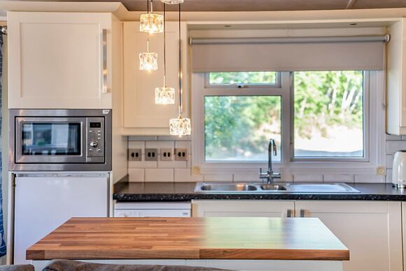 Superior, Slps 4. Parking. Ensuite, deck, hot tub P - Fallbarrow, Bowness-on-Windermere