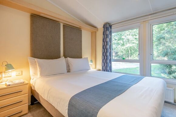 Superior, Slps 4. Parking. Ensuite, deck, hot tub P - Fallbarrow, Bowness-on-Windermere