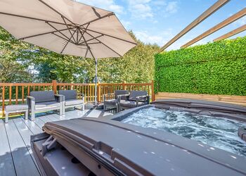 Two Bedroom Lodge - Pantglas Farm, Whitland