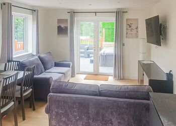 Two Bedroom Lodge Pet Friendly - Pantglas Farm, Whitland