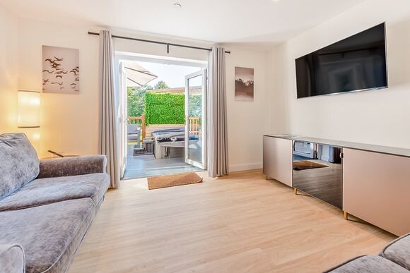 Two Bedroom Lodge - Pantglas Farm, Whitland