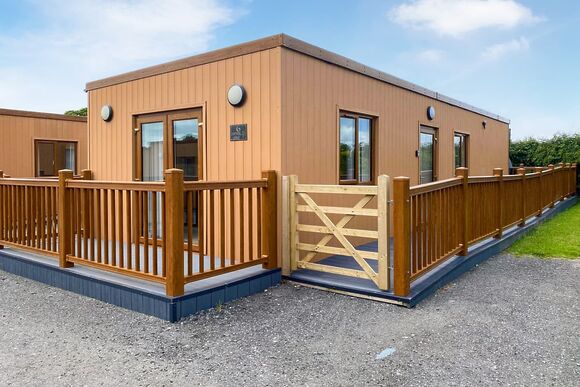 Two Bedroom Lodge - Pantglas Farm, Whitland