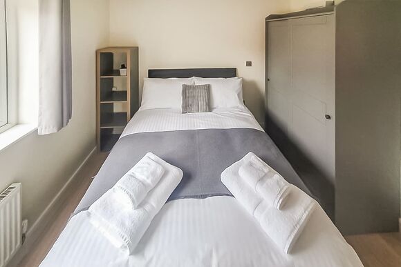 Two Bedroom Lodge Pet Friendly - Pantglas Farm, Whitland