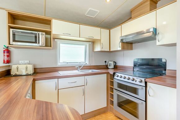 Gold 3 Bedroom Caravan, Sleeps 8 - Heacham Beach, Heacham