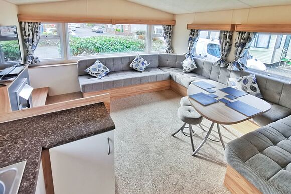 Gold Plus 3 No Pets Sleeps 6  Hot Tub - Perran Heights Holiday Park, Penhallow