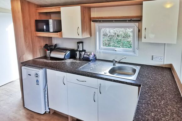 Gold Plus 3 No Pets Sleeps 6  Hot Tub - Perran Heights Holiday Park, Penhallow