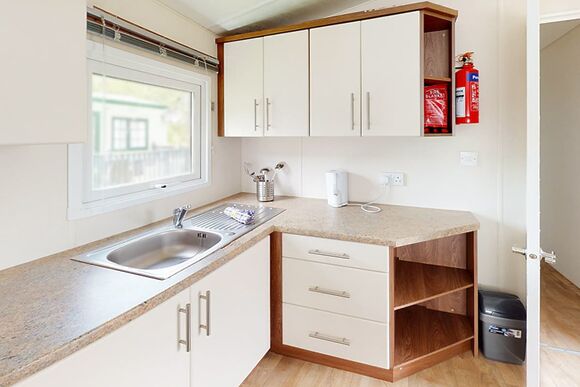 Gold Plus 3 No Pets Sleeps 6  Hot Tub - Perran Heights Holiday Park, Penhallow