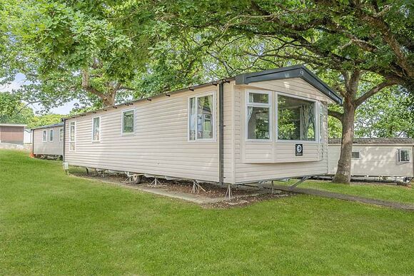 Silver 2 Bedroom Caravan, Sleeps 6 - Highfield Grange, Clacton-on-Sea