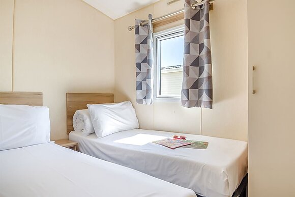 Gold 2 Caravan slps 6 parking and decking P - Highfield Grange, Clacton-on-Sea