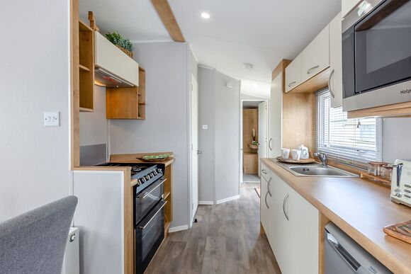 Bronze 2 Bedroom Caravan, Sleeps 4 - Kessingland Beach, Lowestoft