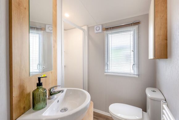 Bronze 2 Bedroom Caravan, Sleeps 4 - Kessingland Beach, Lowestoft