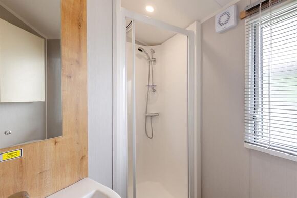 Bronze 2 Bedroom Caravan, Sleeps 4 - Kessingland Beach, Lowestoft