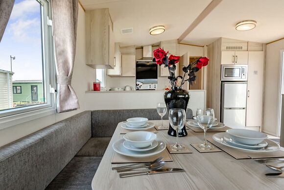 Gold 3 Bedroom Caravan, Sleeps 8 - Kessingland Beach, Lowestoft