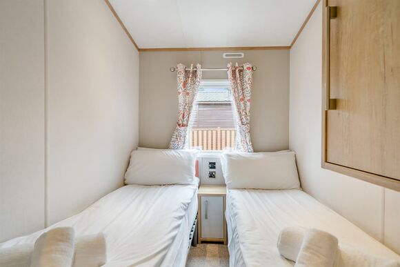 Gold Premium 3 Bedroom Caravan, Sleeps 8 - Kessingland Beach, Lowestoft