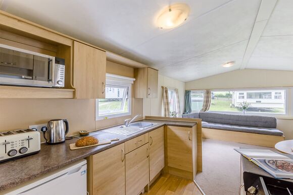 Silver 2 Bedroom Caravan, Sleeps 6 - Kessingland Beach, Lowestoft