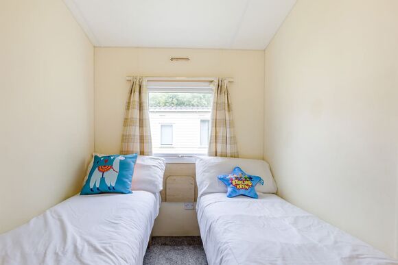 Silver Caravan with parking 6 - Kessingland Beach, Lowestoft