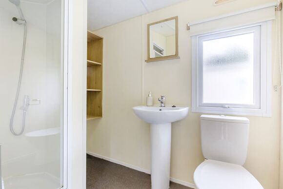 Silver Caravan with parking 6 P, Silver Caravan with parking 6 - Kessingland Beach, Lowestoft