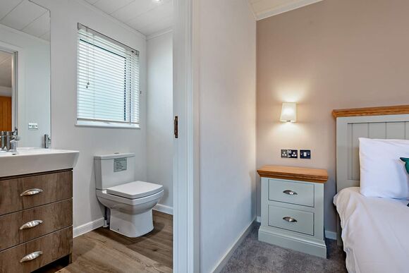 Deluxe Lodge with parking, ensuite & decking 4 - Kessingland Beach, Lowestoft