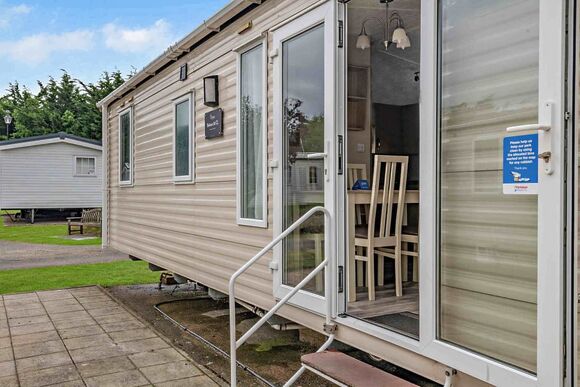 Gold 3 Bedroom Caravan, Sleeps 8. Parking, ensuite and decking. - Kessingland Beach, Lowestoft