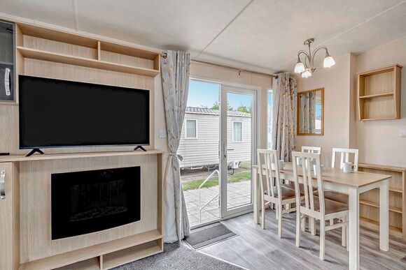Gold 3 Bedroom Caravan, Sleeps 8. Parking, ensuite and decking. - Kessingland Beach, Lowestoft