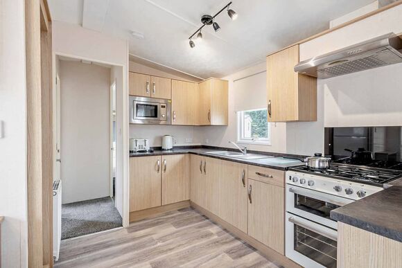 Gold 3 Bedroom Caravan, Sleeps 8. Parking, ensuite and decking. - Kessingland Beach, Lowestoft