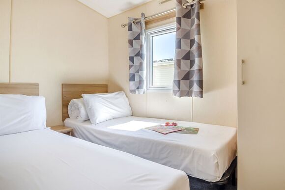Gold 2 Bedroom Caravan, Sleeps 6 P, Gold 2 Bedroom Caravan, Sleeps 6 - Landguard, Shanklin