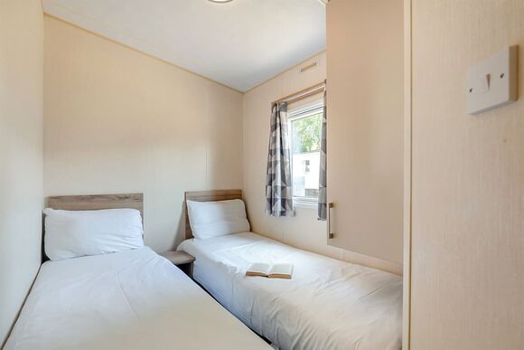 Gold 3 Bedroom Caravan, Sleeps 8 P, Gold 3 Bedroom Caravan, Sleeps 8 - Landguard, Shanklin