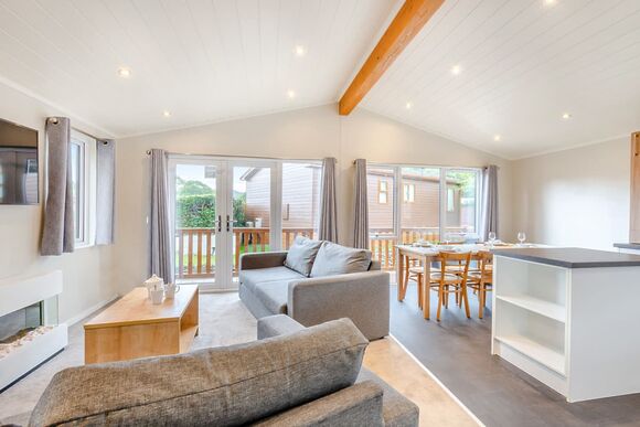 Superior 3 Bedroom Lodge, Sleeps 6 decking P - Landguard, Shanklin