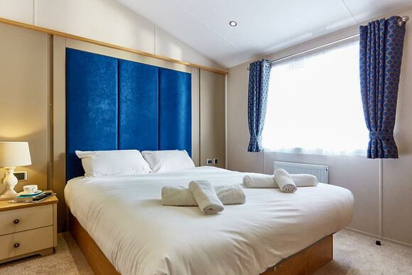 Prestige Lodge ensuite and decking. - Landguard, Shanklin