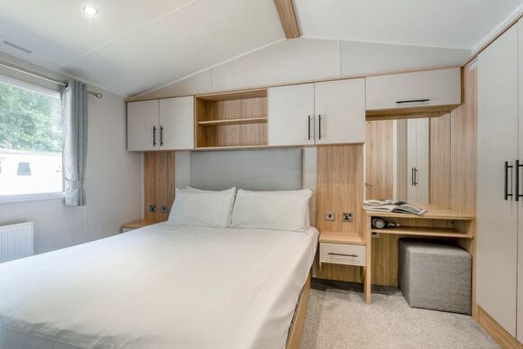 Silver Premium 2 Bed Caravan, Sleeps 6. decking. P - Landguard, Shanklin