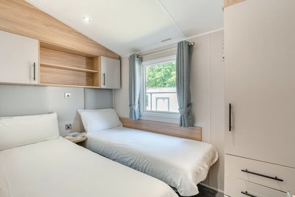 Silver Premium 2 Bed Caravan, Sleeps 6. decking. P - Landguard, Shanklin