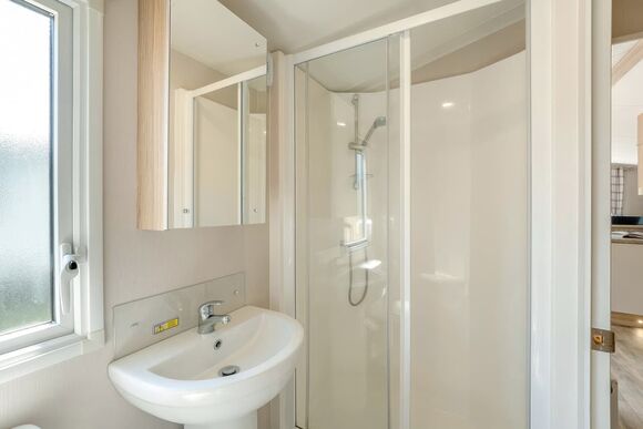 Silver Premium 2 Bed Caravan, Sleeps 6. decking. P - Landguard, Shanklin